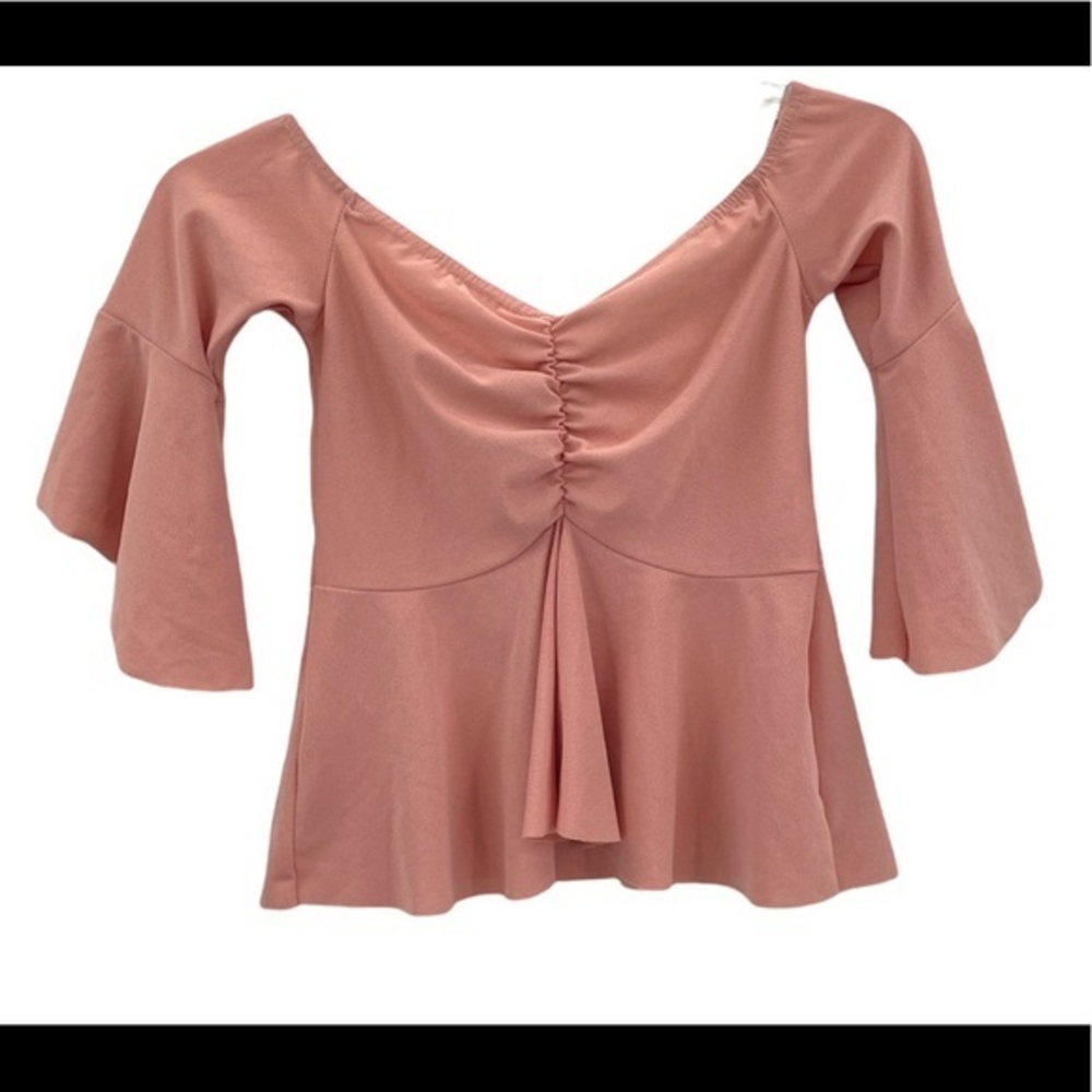 BOOHOO OFF THE SHOULDER RUFFLE ROSE CROP TOP. - Picture 3 of 8
